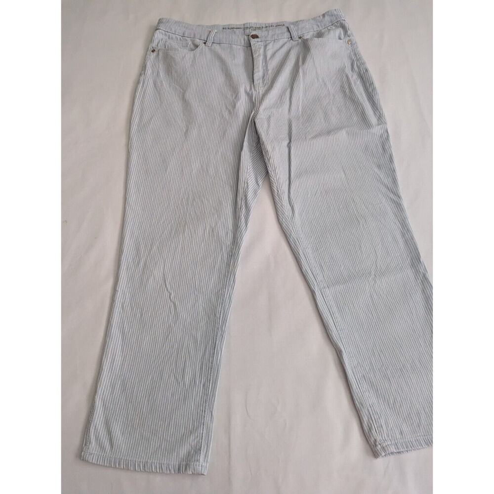 Chico's So Slimming Girlfriend Slim Leg Ankle Women's Size 2.5P Light Pinstripes